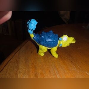 Zuru Smashers Dino Ice Age Mini Surprise Frozen Ankylosaurus Green Blue Figure